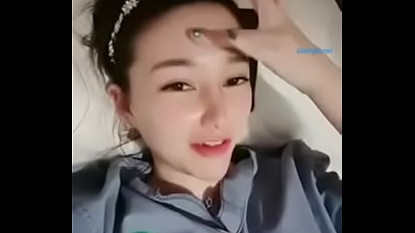 Tayangan Langsung: Cewek Asia Menggoda Tukang Pijat Dengan Rayuan Mesra
