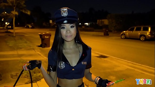 Vina Sky, Remaja Asia Yang Tersepak Di Malam Halloween