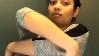 Video Nisha Melepas Kaos Desi Yang Menggoda