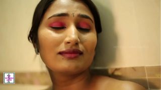 Gadis India Tersesat Di Kamar Mandi – Video Mesra Bocor