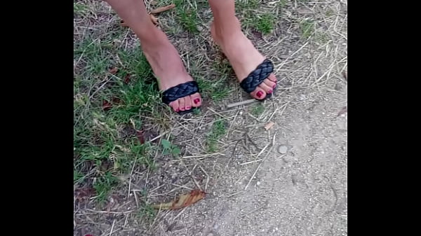 Ibu-ibu Arab Pelacur Dengan Jari Kaki Seksi Dan Hak Tinggi Yang Bikin Ngiler.