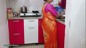 Desi Bhabhi Digitujuki Ganas Di Dapur Dengan Kontol Gede