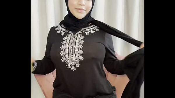 Yasmina Khan Mainkan Dildo Nakal Saat Ramadan
