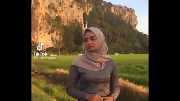 Hijab Goyang Bikin Nafsu Muncrat.