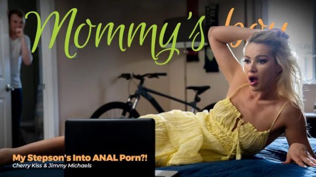 Bokep Ibu Tiri Ngegocok Pantat Anak Tiri Sampai Muncrat!