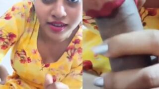 Cewek Seksi Kasih Blowjob Desi Yang Bikin Makin Basah.