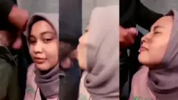 Hijabers Cantik Lagi Nikmatin Muncrat Di Muka.