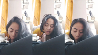 Viral! Dinda Pamer Skill Sepong Depan Kost, Bikin Penghuni Tersipu