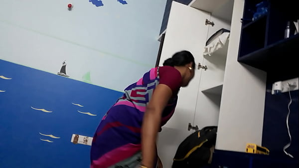 Desi Babu Baru Siap Digebukin, Pelayan Nakal Yang Bikin Makin Pengen.