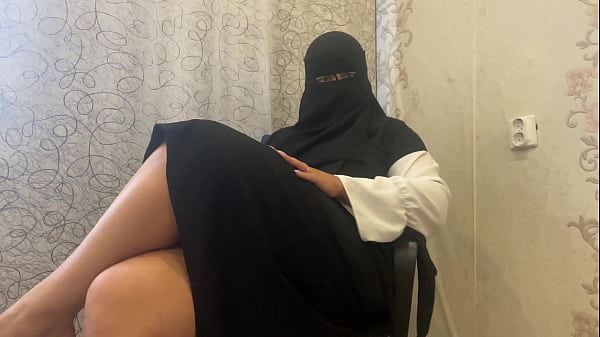 Ibu Tiri Berhijab Arab Lagi Mainin Diri Sendiri