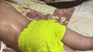 Ibu Mertua Bertubuh Gede Pantatnya Bantu Mantu, Pijat Berubah Jadi Panas.