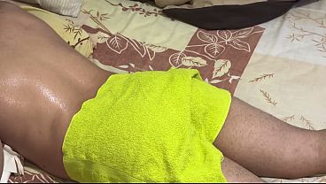 Ibu Mertua Bertubuh Gede Pantatnya Bantu Mantu, Pijat Berubah Jadi Panas.