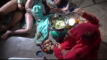 Ibu Tiri Dapur Xxx, Resep Desi Panas, Bikin Keluar Keringet Di Dapur, Step Mom India Siap Ngocok Perutmu.