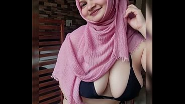 Twerk Montok Pakai Hijab Bikin Makin Liar.