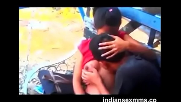 Desi Lovers, Hisap Tetek Gede Sampe Basah Kuyup