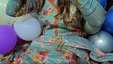 Desi Hot Bari Behen Ki Phudi Ka Phuda, Bas Moan Karte Hue Load Kar Diya