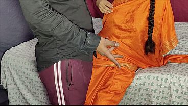 Dever Ne Desi Bhabhi Ki Gili Chut Ki Pyaas Bujhai, Jab Tak Wo Na Chilla Di.