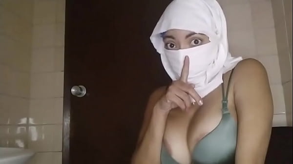 Istri Arab Muslim Islam Yang Beneran Nafsu, Ngentot Sendiri Sambil Muncratin Memek Diam-diam Pas Suami Pergi.