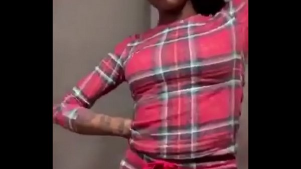 Asian Doll Goyangin Pantat Montoknya Di Ig Live Sambil Nyanyi Baru, Bibirnya Gerak-gerak Bikin Greget.