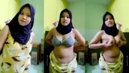 Ukhti Bikin Video Panas Remes-remes Toket Sampe Basah
