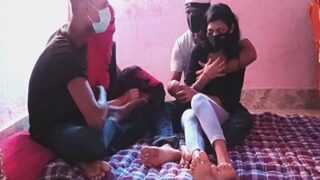 Video Bokep Bangladesh Pasangan Mesum Empat Orang Saling Ngeresin