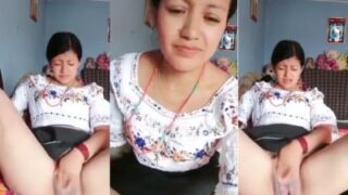 Wanita Seksi Dari Goa Jari-jarinya Masuk Ke Memek Basahnya