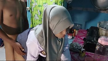 Ngentot Adik Ipar Sampe Muncrat, Bibirnya Nganga Lebar