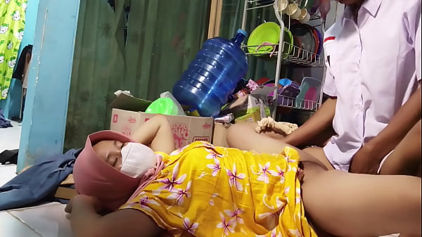 Mau Berangkat Sekolah Malah Diajak Ngentot Sama Ibu Tiri, Pagi-pagi Udah Panas.