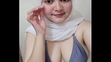 Hari-hari Awal Nge-twerk Pake Hijab, Bikin Makin Panas Dan Bikin Ngilu.