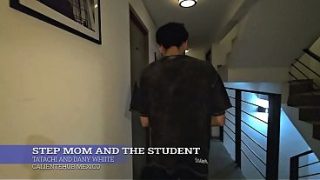 Ibu Tiri Lagi Ngajarin Muridnya Yang Panas Dingin, Sampe Basah Kuyup.