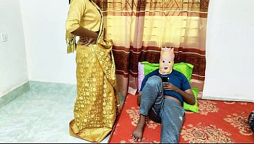 Bhabhi Desi Saree Lepas, Suami Mainin Sampai Puas.