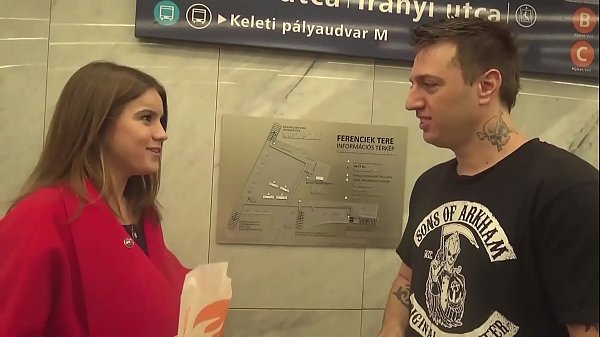 Cewek Abg Rusia Dapat Cum Di Pussy Suburnya Dari Orang Asing Amerika!