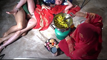 Ibu Tiri India Lagi Digenjot Di Dapur Sambil Ngomong Kotor Pake Bahasa Hindi, Bikin Makin Panas.