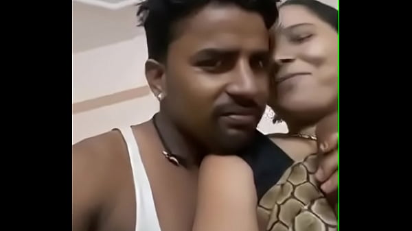 Desi Aunty Dipencetin, Tetek Gede Sampe Muncrat