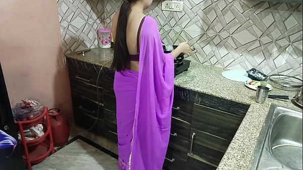 Desi Indian Mama Tiri Kagetin Anak Tirinya Vivek Di Hari Ulang Tahunnya, Ngomong Cabul Pake Suara Hindi Yang Bikin Panas.