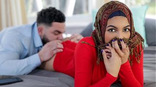 Kakak Tiri Mau Ngajarin Adik Tiri Berjilbabnya Beberapa Hal Sebelum Nikah – Nafsu Hijab.