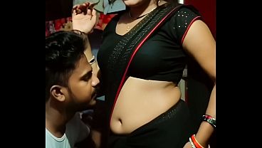 Ngentotin Baju Saree Desi Bhabhi, Pusar Basah Kena Rombeng