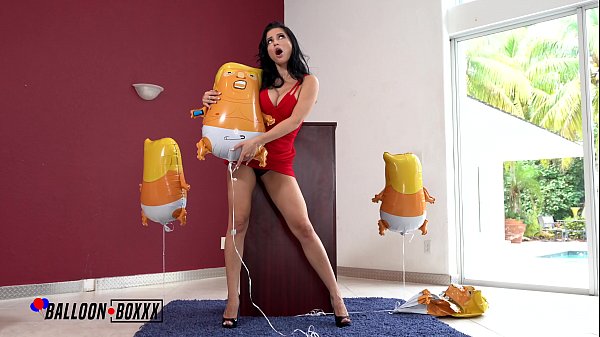 Ngentot Gila! Crystal Rush Si Milf Rusia Goyang-goyangin Pantatnya Di Atas Balon Trump