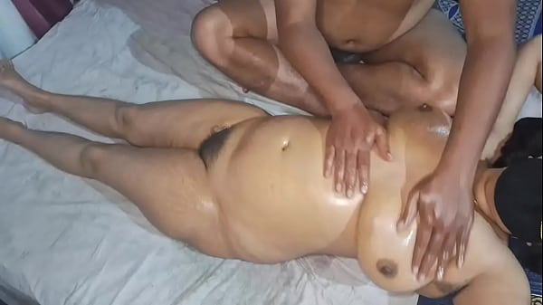 Desi Bhabhi Pijat Bugil, Badan Montok Basah Kena Grepe-grepe Panas