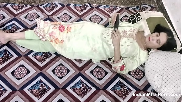 Cewek India Nonton Bokep Di Hp, Digenjot Keras Sama Kakak Tiri – Suara Hindi Bikin Makin Panas