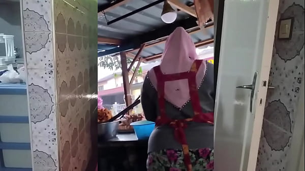 Ibu-ibu Gemuk Montok Berjilbab, Siap Dimanjain