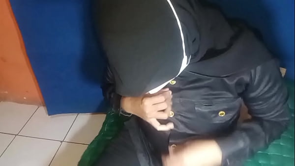 Satpam Cewek Sange Colmek Sampe Muncrat Becek Banjir