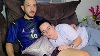 Ibu Tiri Digoda Kakak Tiri Sambil Nonton Bola, Makin Panas Pas Brasil Main.