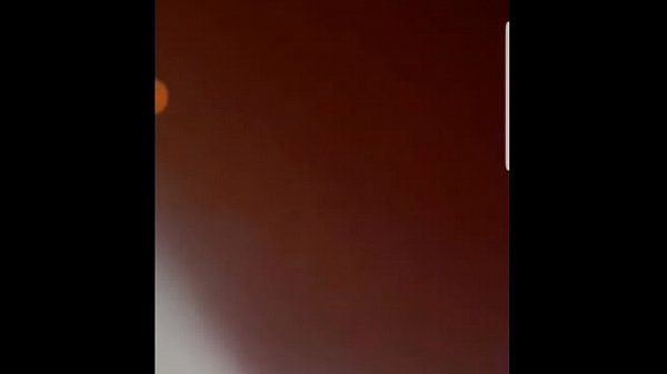 Istri Indonesia Lagi Colmek Di Depan Suami Lewat Video Call, Sambil Pasangan Nonton Bareng.