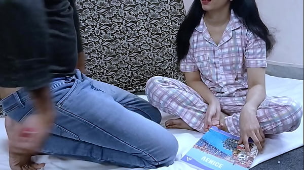 Mosi Ki Ladki Ko Nanga Karke Choda, Family Mein Garmi Ka Mahaul