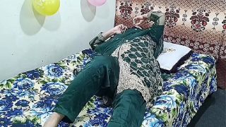Seorang Istri India Panggil Pemuda, Lalu Digasak Habis-habisan, Suara Hindi Panas.