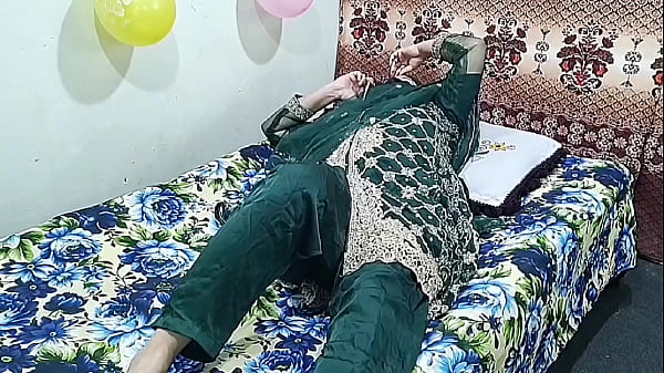 Seorang Istri India Panggil Pemuda, Lalu Digasak Habis-habisan, Suara Hindi Panas.