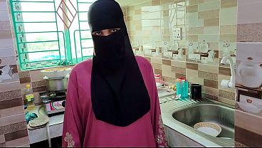 Suami Selingkuh Ngentot Pembantu Rumah Berjilab Pas Rumah Kosong, Crot Di Dalem