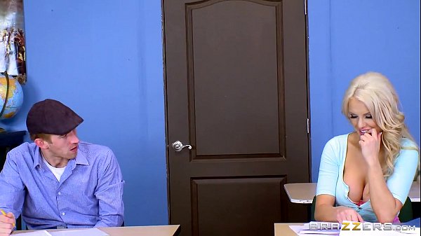 Kelas Ngentot Bareng Kenzie Taylor, Toket Gede Bikin Sekolah Panas